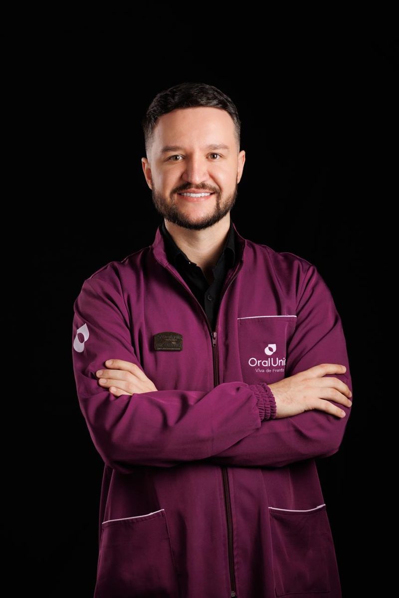 Dr. Otávio Bikoski — Especialista em Implantodontia na Oral Unic Tramandaí