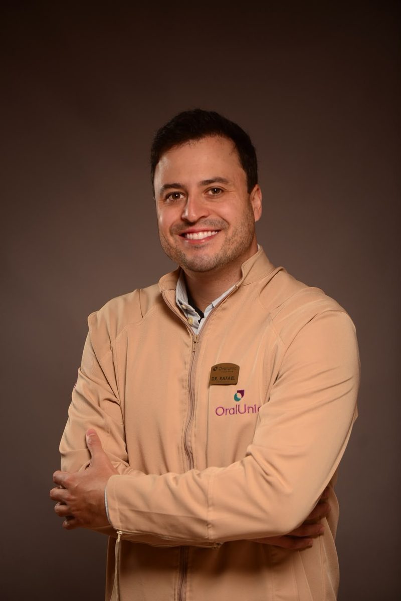 Dr. Rafael Padilha — Especialista em Prótese Dentária na Oral Unic Tramandaí